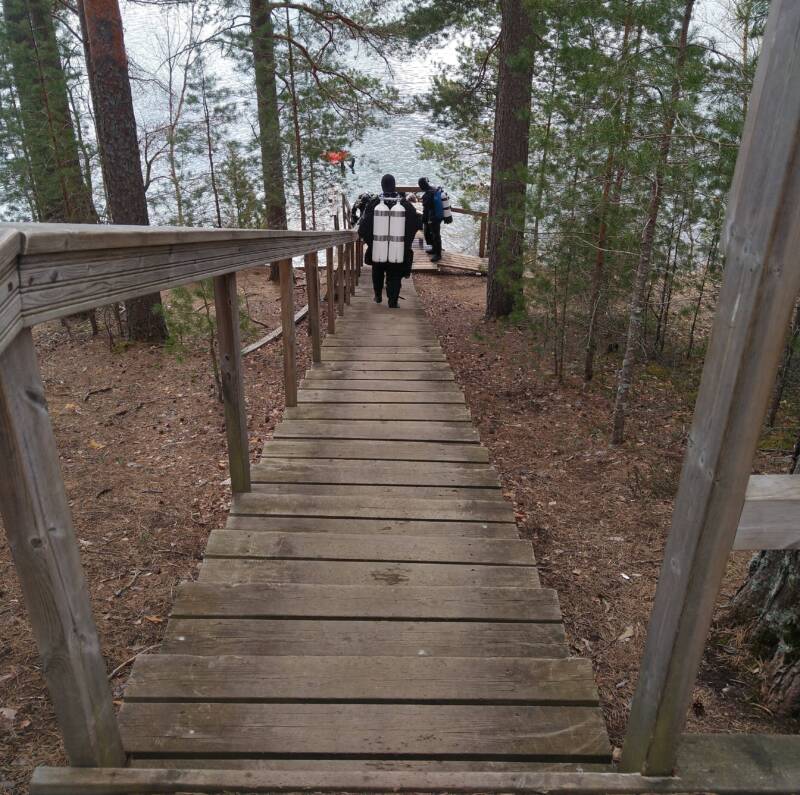 portaat vievät rantaan